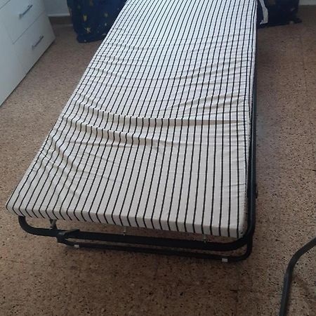 Room In Guest Room - Peaceful Accommodation In Madrid Near Atocha Exterior photo