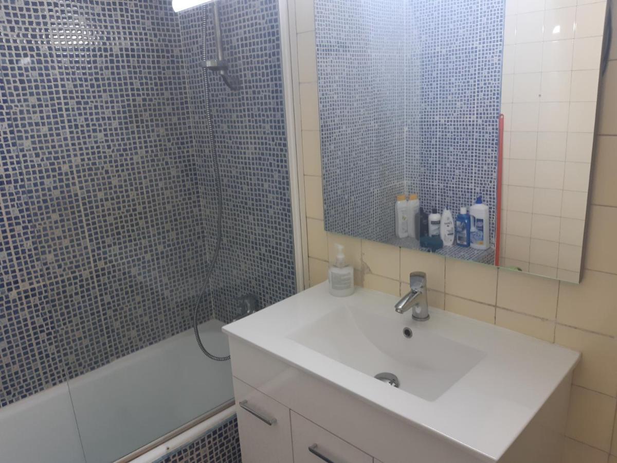 Room In Guest Room - Peaceful Accommodation In Madrid Near Atocha Exterior photo