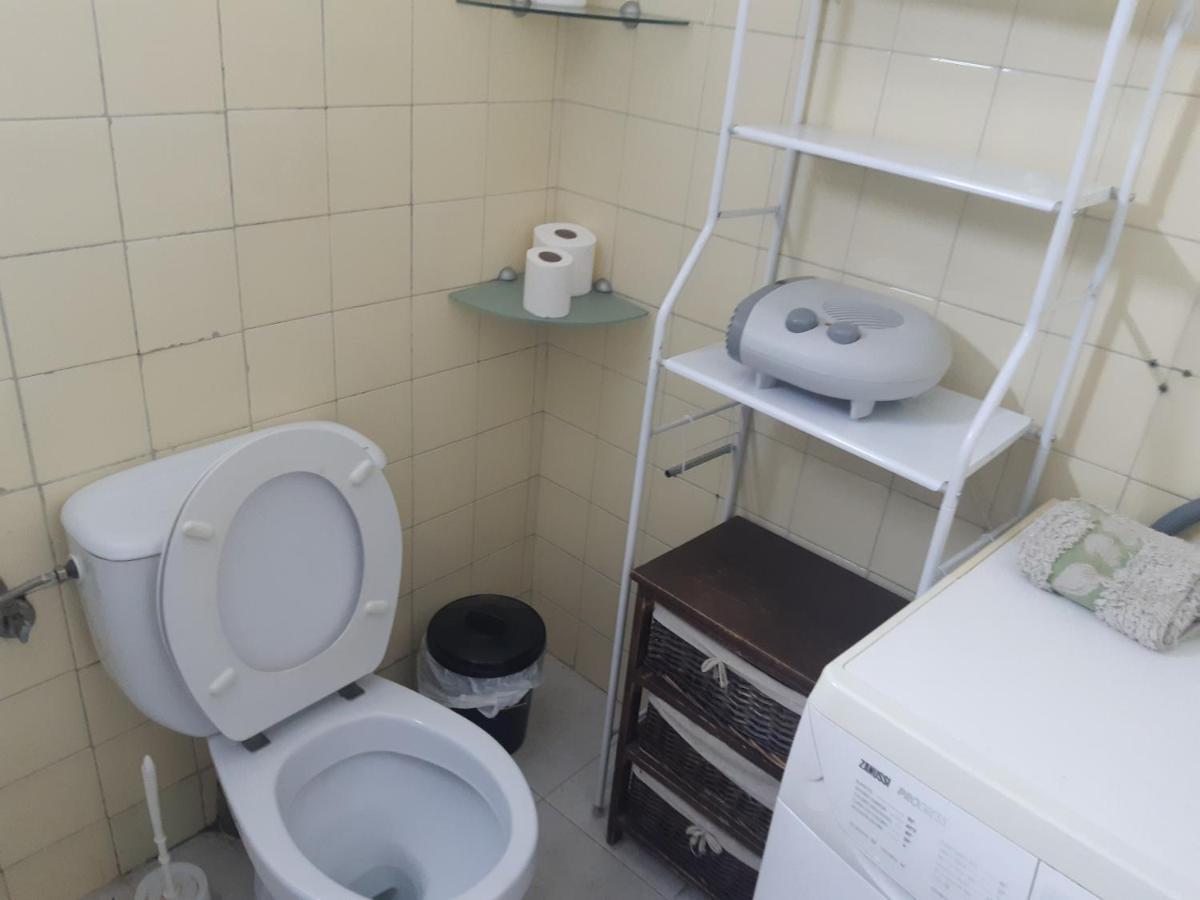 Room In Guest Room - Peaceful Accommodation In Madrid Near Atocha Exterior photo